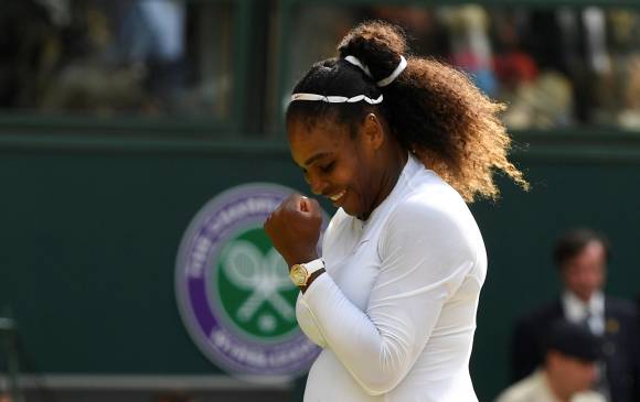 La estadounidense celebra su victoria en Wimbledon y el paso a la final del certamen inglés. FOTO REUTERS