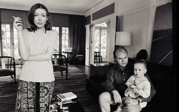 Joan Didion con su esposo y su hija. Imagen del documental Joan Didion: el centro cede. Cortesía de Netflix.