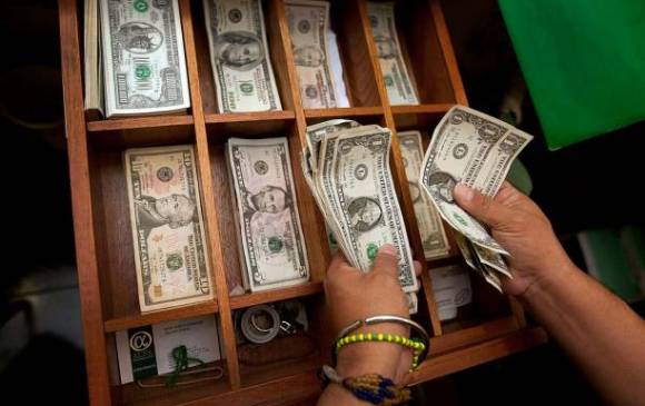 El dólar se cotiza hoy 3 de septiembre en $3142,34. FOTO Colprensa