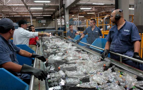 En el aprovechamiento de las botellas de PET, Enka soportó su transformación industrial. Foto: Julio César Herrera.