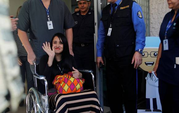 Ximena Suárez venció el miedo a volar. Volvió a hacerlo desde Brasil hasta Chile, para ver a Luis Fonsi. Foto Reuters