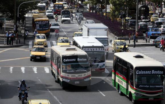 El proyecto de reorganización del transporte le apuesta a rebajar la carga de buses que ingresa al Centro. FOTO Manuel saldarriaga