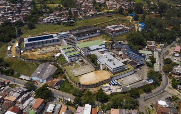 En Colombia hay 132 prisiones, según el Inpec, que albergan 103.362 internos, con un 29 % de hacinamiento. FOTO Manuel Saldarriaga