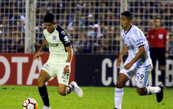 Jorman Campuzano, uno de los pocos jugadores que se destacó ayer en Nacional. No solo le tocaba marcar, sino también tratar de generar juego en el medio campo. FOTO REUTERS
