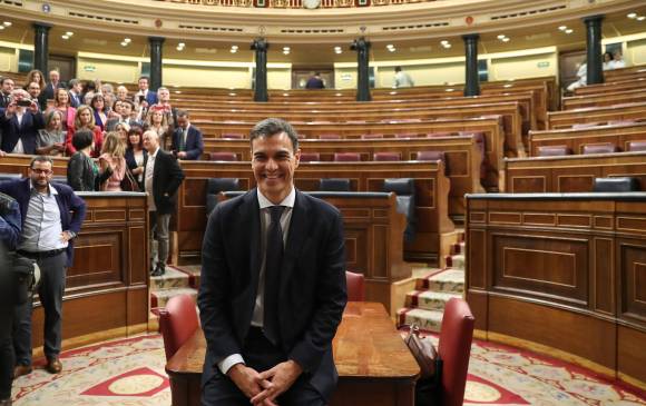 Tras numerosos episodios en los que el poder le dio una bofetada a este doctor en Economía, la jornada del viernes fue hasta ahora el mejor momento de la trayectoria política de Pedro Sánchez. Hoy empieza a trabajar en el Palacio de la Moncloa. FOTO reuters