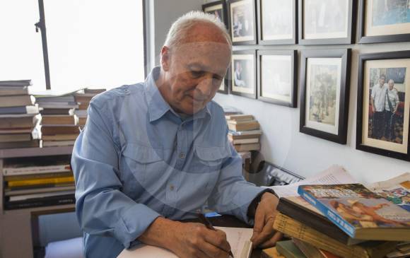 Jorge comenta que ha escrito más de 500 cartas de amor. FOTO Julio Herrera
