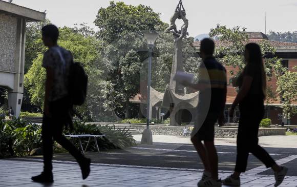 La mayoría del ingreso de los estudiantes proviene de sus padres o de algún tutor. FOTO MANUEL SALDARRIAGA