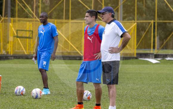 Mao y Peláez, de nuevo unidos en favor del rojo. FOTO Juan a. sánchez