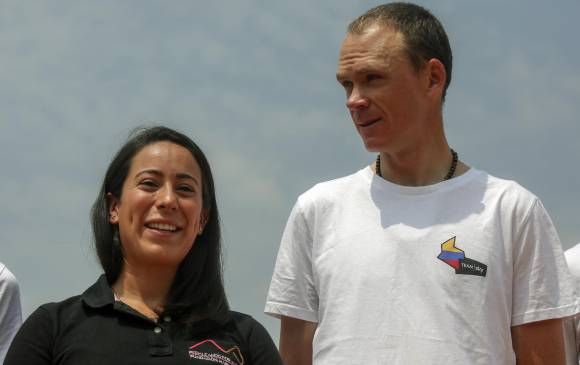 Chris Froome compartió con la madrina del Tour, Mariana Pajón, en un evento dedicado a niños bicicrosistas, el viernes pasado. FOTO AFP