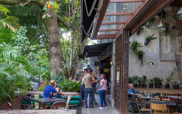 El barrio Provenza, entre las carreras 34 y 36 de El Poblado, según la Coorporación Provenza, cuenta con aproximadamente 175 locales comerciales que buscan regularse. FOTO Juan antonio sánchez