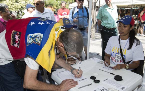 Resultado de imagen para venezolanos en Medellin