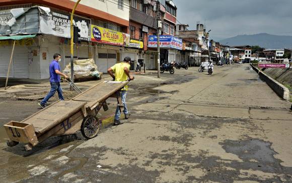 El sector comercial Galería, en Cali, fue cerrado el jueves pasado para mitigar la propagación del coronavirus en la capital del Valle del Cauca. En los otros municipios muy afectados se toman medidas similares, de acuerdo a necesidades. FOTO Cortesía El País, Cali El sector comercial Galería, en Cali, fue cerrado el jueves pasado para mitigar la propagación del coronavirus en la capital del Valle del Cauca. En los otros municipios muy afectados se toman medidas similares, de acuerdo a necesidades. FOTO Cortesía El País, Cali