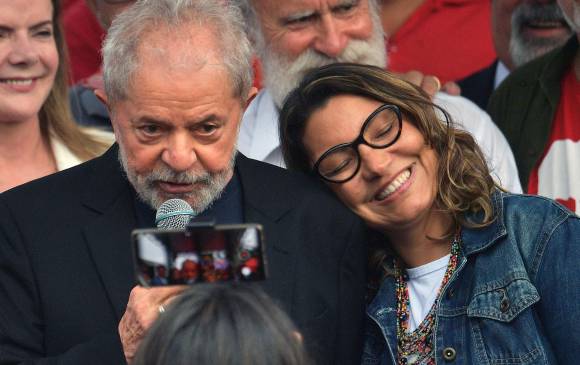 Expresidente de Brasil Lula da Silva en compañÃÂa de su novia Rosángela. FOTO: AFP
