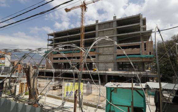 Esta segunda fase iniciará en abril y tendrá una duración de 360 días. El objetivo de estas obras es culminar la torre uno (consultorios y servicios médicos) hasta el piso cinco. FOTO Manuel Saldarriaga