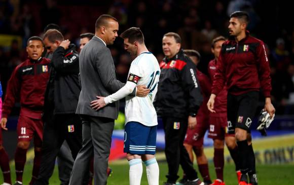 Rafael Dudamel recibió antes del juego ante Argentina a un representante del presidente (e) Juan Guiaidó. FOTO: REUTERS
