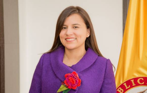 La nueva superintendente, Rutty Paola Ortiz, tiene a su cargo las funciones de inspección, vigilancia y control de más de 3.000 empresas prestadoras de los servicios públicos de acueducto, alcantarillado, aseo, energía y gas combustible. Foto: Cortesía Superservicios.