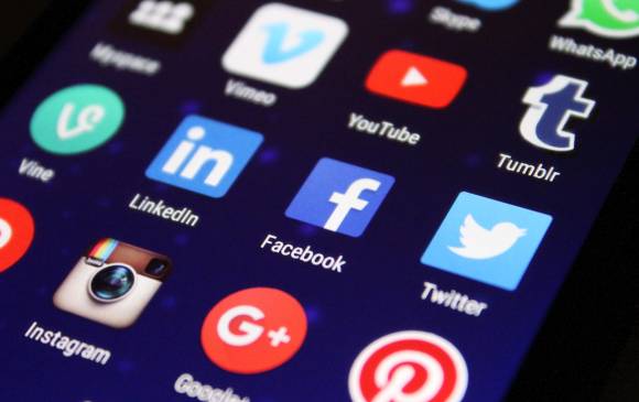 El plan de Zuckerberg sería tener más información de los usuarios de las plataformas para potenciar la publicidad, que es su negocio. FOTO: Pixabay