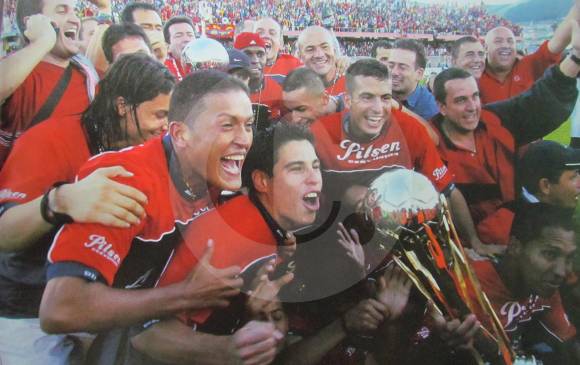 En 2002 terminó el ayuno de títulos del DIM en la Liga, luego brilló en la Libertadores. FOTO ARCHIVO EC