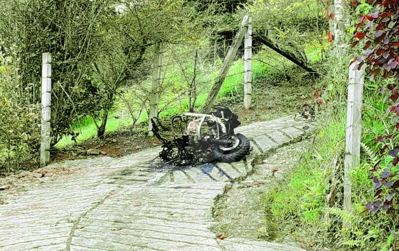 Asà quedó la moto de la vÃctima, que fue incinerada en zona rural de Girardota. FOTO LAURA ROSA JIMÃNEZ