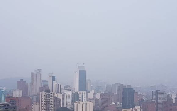 Así se veía la contaminación en Medellín este jueves a las 7:30 a.m. FOTO ISOLDA VÉLEZ