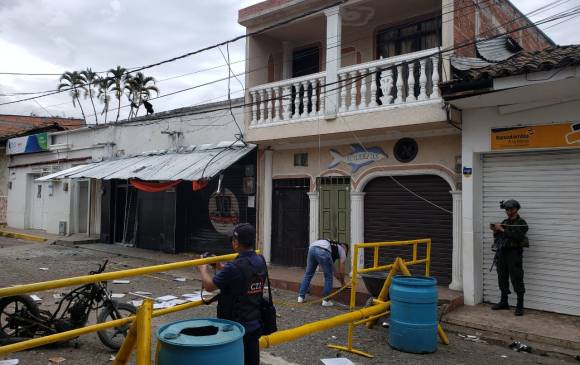 Así quedó el lugar de la detonación tras el ataque con moto bomba a la sede de la Fiscalía en Corinto. FOTO COLPRENSA