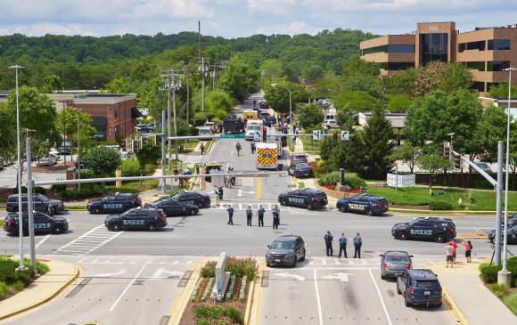 Operativo policial luego de tiroteo en periódico de Maryland, Estados Unidos. FOTO: EFE