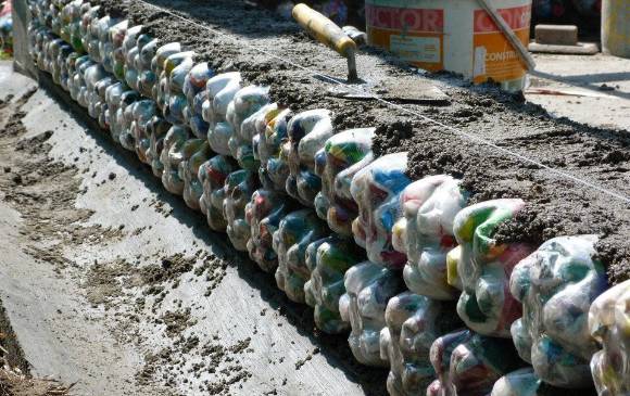El invento paisa para elaborar ladrillos ecológicos