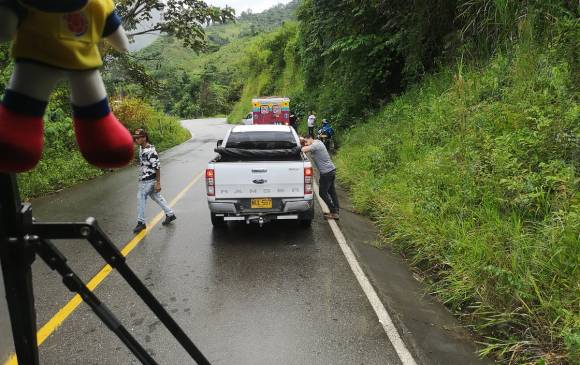 El Ejército interrumpió el paso en la vía a San Andrés de Cuerquia por los combates. FOTO TWITTER @soydeituango
