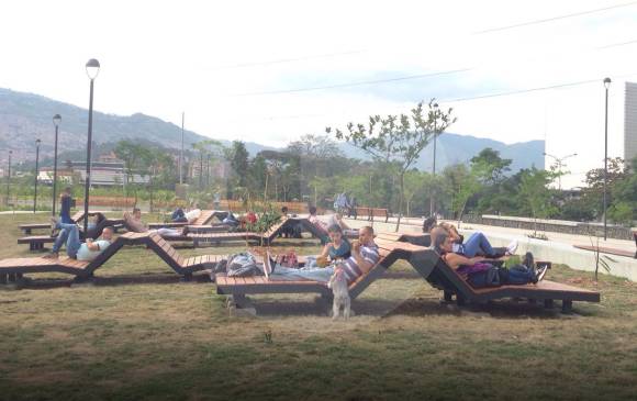 La etapa 1A de Parques del Río linda con el barrio Conquistadores y tiene 45 cicloparqueaderos y 7.500 metros cuadrados de andenes peatonales según datos oficiales . FOTos Miguel Ángel López