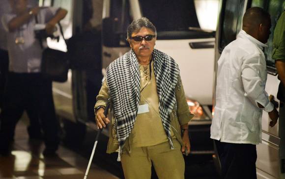 Ayer fueron revelados algunos audios que comprometen al integrante de Farc con una negociación de un cargamento de droga. Santrich está detenido en el búnker de la Fiscalía en Bogotá. FOTO afp