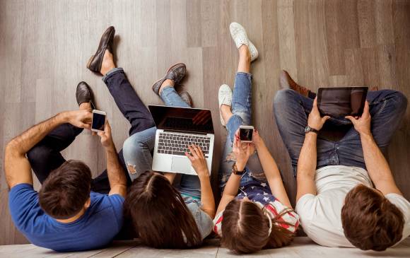 La Universidad Eafit hizo un estudio en 11 compañías de las cinco principales ciudades del país y el resultado muestra lo contrario al estereotipo: hay cuatro perfiles con edad, sexo, relación familiar (hijos y pareja), ocupación, aspiraciones, salario y edad distintos. FOTO SSTOCK