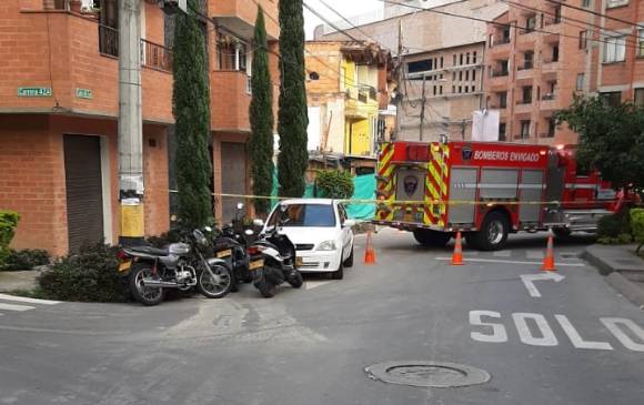 Cierre de la calle 48A Sur por colapso de una obra civil y dos casas en el barrio El Trianón de Envigado. FOTO CORTESÍA SECRETARÍA DE MOVILIDAD ENVIGADO