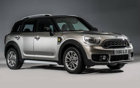 Una de las novedades de MINI es un híbrido, motor a gasolina y eléctrico, que se recarga en un toma de energía. FOTO CORTESÍA