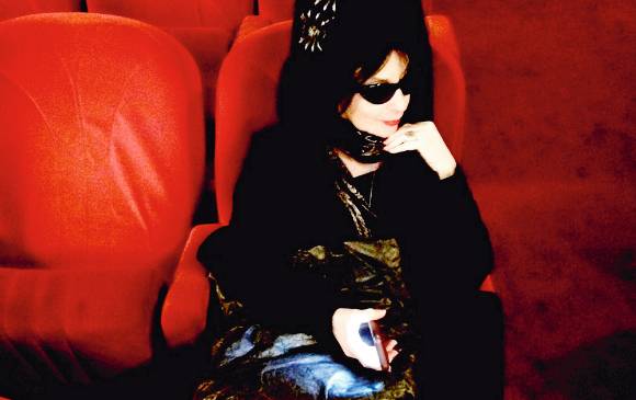 Diane Pernet es la fundadora de ASVOFF (A Shaded View on Fashion Film), festival que celebra anualmente los mejores fashion films de todo el mundo. Foto: Cortesía.