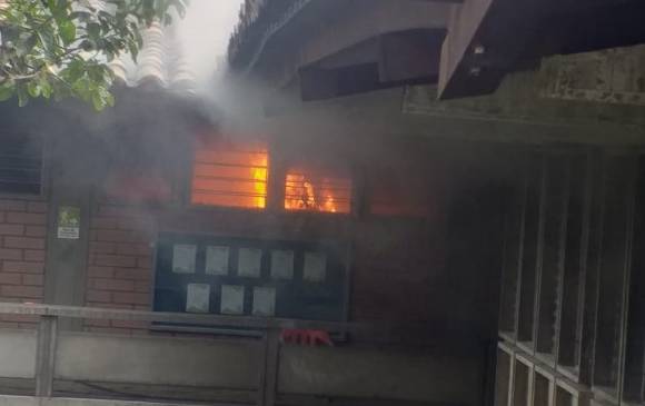 Las llamas fueron controladas por los bomberos en menos de una hora, y no se propagaron a otros salones. FOTO: CORTESÍA.