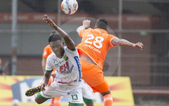 Elvis Perlaza (#13) viene de jugar con el Atlético Huila, fue titular en 21 partidos en la Liga Águila-1. FOTO edwin bustamante