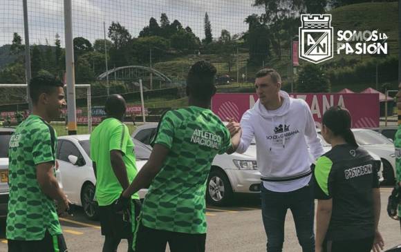 Franco Armani estuvo de visita en la sede del Atlético Nacional. FOTO SACADA DEL TWITTER DE NACIONAL