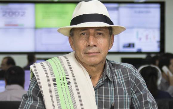 Leer mucho e informarse son actividades importantes en la vida de Manuel Ocadiz para practicar el repentismo. FOTO Róbinson Sáenz