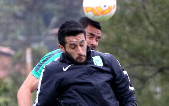 El portero Camilo Vargas hizo las veces del 9 rival en la práctica de este martes en Guarne. FOTO julio césar herrera