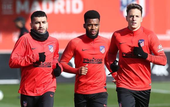 Santiago Arias (derecha) ha jugado 314 minutos en la actual temporada con el Atlético de Madrid. FOTO twitter del atlético