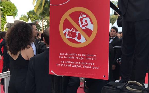 El Festival de cine de Cannes prohibe las selfies y algunos no siguen la norma. FOTO: Ramin Setoodeh