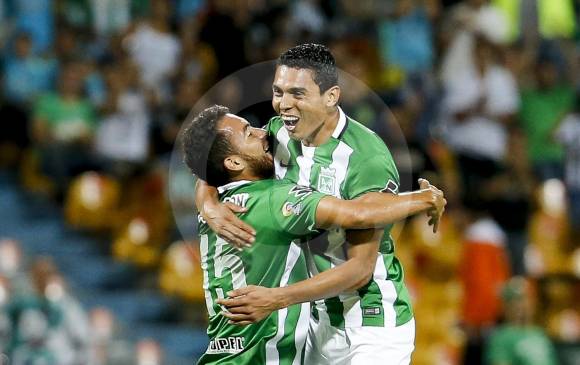 Daniel Bocanegra, celebrando junto a Juan Pablo Nieto, fue la gran figura verde en el duelo ante Pasto. FOTO Juan Antonio Sánchez