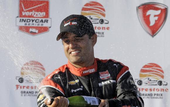 El piloto colombiano Juan Pablo Montoya ganó este domingo en la carrera de San Petersburgo que marca el arranque de la temporada 2015 de la Indycar. FOTO AFP