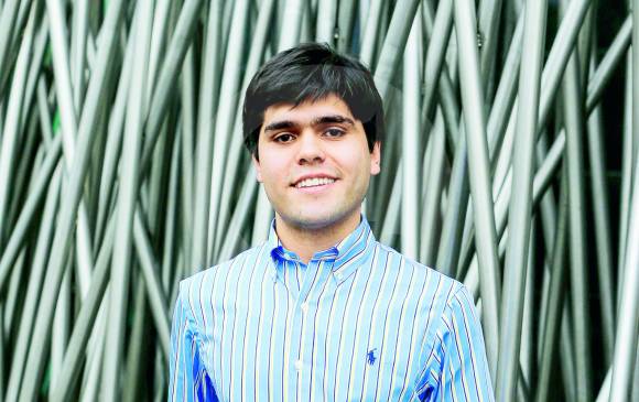 Su sed de aprender llevó a Luis Miguel Zuluaga a matricularse en un curso de aviación para aficionados. FOTO jaime pérez