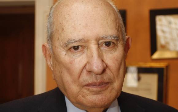 En su labor como escritor fue autor de textos como “Lecciones de Cirugía”, “Metabolismo, Nutrición y Shock”, entre otras publicaciones y artículos periodísticos. Foto: Colprensa. 