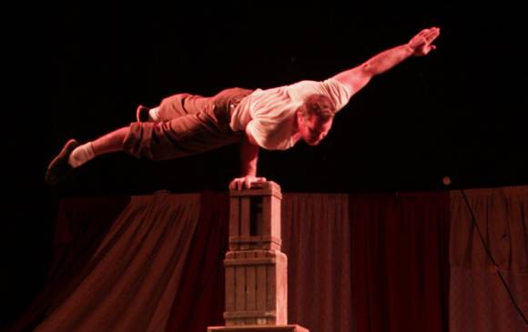 Scotch And Soda, un espectáculo de circo y jazz, con acrobacias de talla mundial.