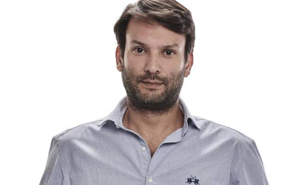Juan Pablo Posada interpreta a Iván, en la serie Paraíso Travel. FOTO CORTESÍA RCN