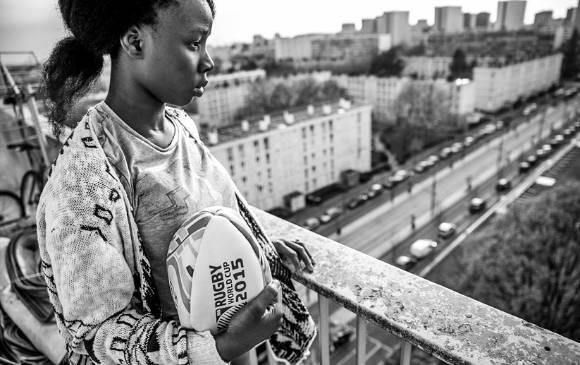 Desde 2016 Quijano comenzó a fotografiar mujeres jugadoras de rugby de un suburbio en el norte de París. FOTO Camilo Quijano