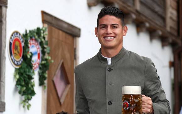 El colombiano se vio feliz compartiendo con su hija Salomé y los demás miembros del equipo bávaro. FOTO TOMADA DE @FCBayernES