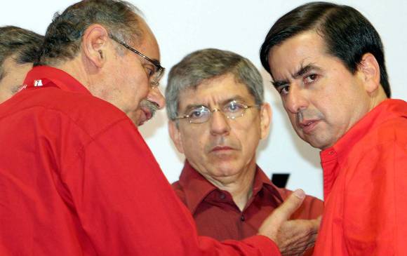 El senador Horacio Serpa, el actual presidente del Partido Liberal, César Gaviria y el exministro de esa colectividad, Juan Fernando Cristo, durante una convención de la colectividad. FOTO Cortesía